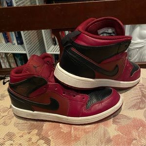 Kids Jordan 1 mid - burgundy and black - size 1.5y